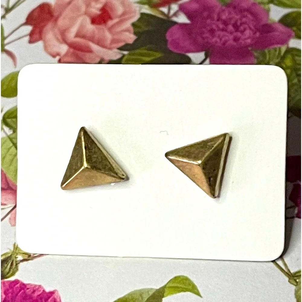 Vintage Woman’s Gold Tone Minimalist Spike Pyramid Stud Earrings - Picture 3 of 8
